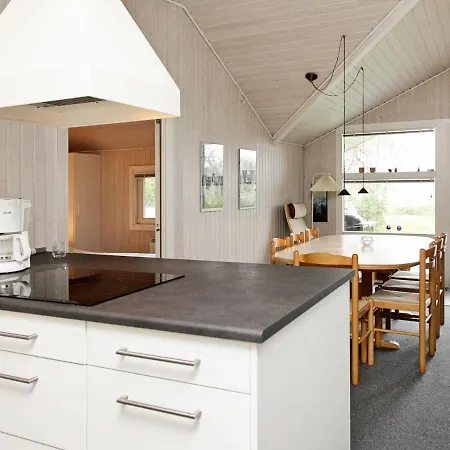 Vakantiehuis Three-bedroom In 6
