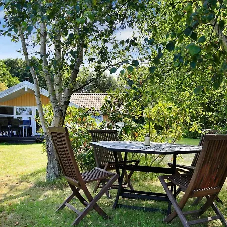 Vakantiehuis Three-bedroom In 6 *
